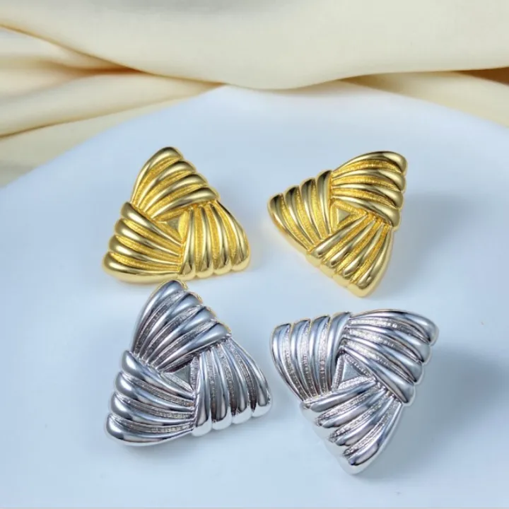 %E3%80%90Trendy%20designs%E3%80%912024%20Niche%20Elegant%20Vintage%20Feather%20Earrings%20Golden%20Stripe%20Wrapped%20Triangle%20Stud%20-%20Image%202