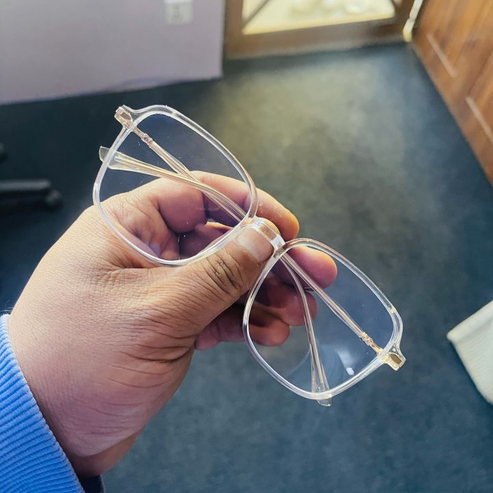 Elegant%20Women's%20Transparent%20Full%20Rim%20Eyeglasses%20with%20Clear%20Frame%20and%20Gold%20Accents%20-%20Image%208
