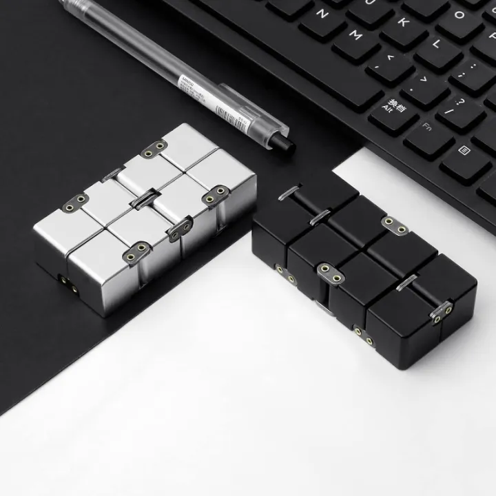 Infinity%20Cube%EF%BC%8C%20Aluminum%20alloy%20metal%20Infinity%20Cube%20Fidget%20toy,%20a%20stress%20relieving%20Rubik's%20Cube%20gift%20for%20children%20and%20adults%20-%20Image%204