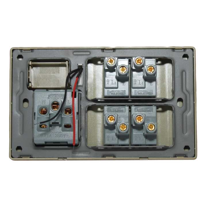 4%20Gang%20Plus%20Socket%20-%20Image%204