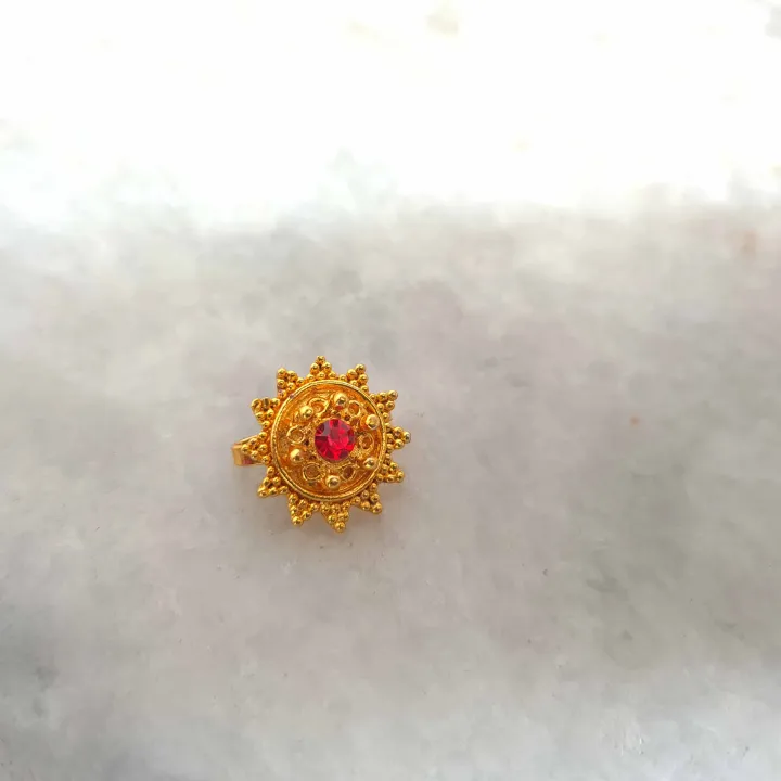 Gold%20Plated%20Nose%20Pin%20Limbu%20Fuli%20Hook%20Clip%20Mounting%20Type%20for%20Women%20-%20Image%205