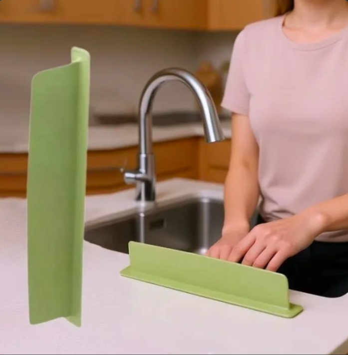 %F0%9F%A7%BC%20Silicone%20Kitchen%20Sink%20Splash%20Guard%20%E2%80%93%20Keep%20Your%20Counter%20Dry%20&%20Clean%20-%20Image%203