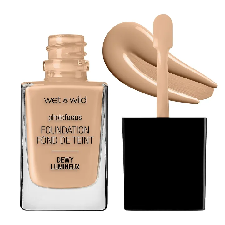 Wet%20n%20Wild%20Photo%20Focus%20Dewy%20Liquid%20Foundation%20-%20Classic%20Beige,%2028ml%20-%20Image%203