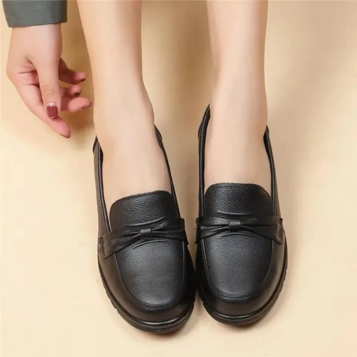 Spring%20shoes%20in%20stock%20low-top%20solid%20color%20round%20toe%20daily%20loafers%20live%20delivery%20mom%20shoes%20waterproof%20oil-proof%20soft%20shoes%20-%20Image%205