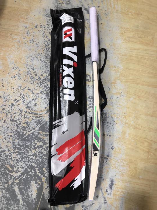 Vixen%20Cricket%20Bat%20-%20Image%202