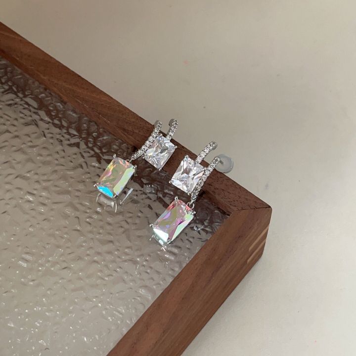 %E3%80%90Top%20Picks%E3%80%91Super%20Flash%20Dream%20Square%20High-end%20Glow%20Sugar%20Earrings%20Women%20Zhan%20Qiuyi%20with%20Bright%20Elegant%20Elegant%20Earrings%20-%20Image%204