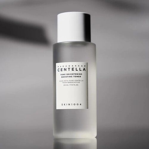 SKIN1004%20Centella%20Tone%20Brightening%20Boosting%20Toner%20210ml%20-%20Image%203