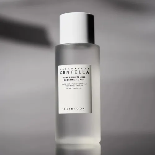 SKIN1004%20Centella%20Tone%20Brightening%20Boosting%20Toner%20210ml%20-%20Image%203