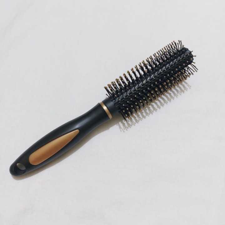 Round%20Hair%20Brush%20-%20Image%202