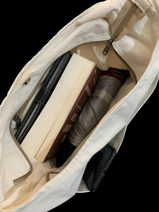 Plain%20Hobo%20Bag%20for%20Women%20-%20Off%20White%20and%20Black%20%7C%20Cotton%20Canvas%20Hobo%20Bag%20With%20Zipper%20and%20Adjustable%20Straps%20For%20Women%20-%20Image%202