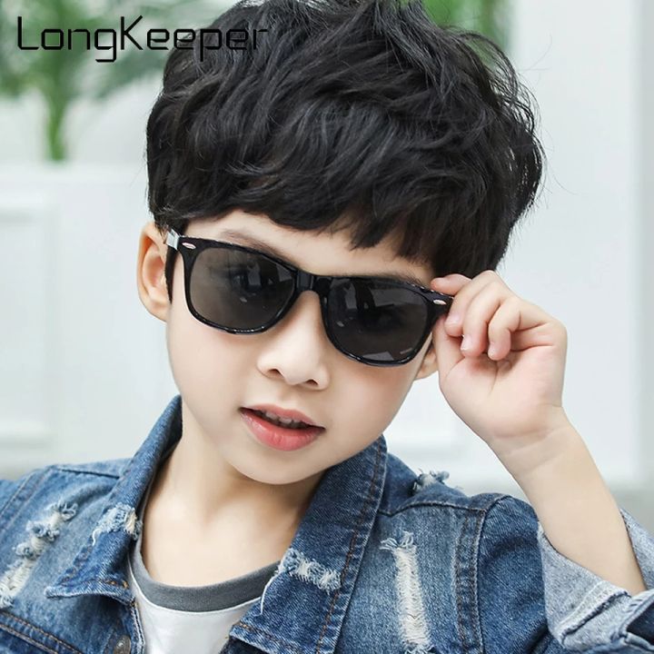 Kids%20Retro%20Black%20Wayfarer%20Sunglasses%20For%20Boy%20And%20Girl%20-%20Image%203