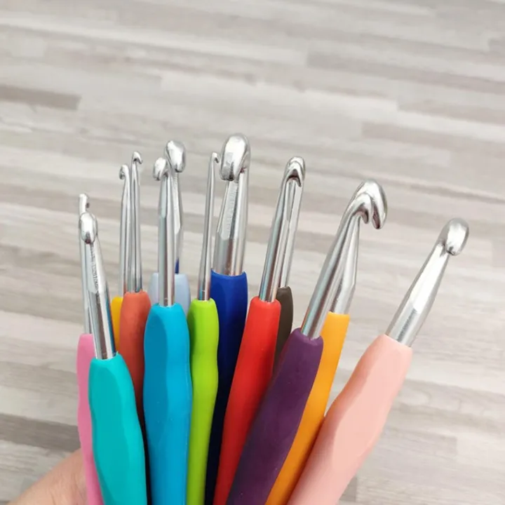 Crochet%20Hook%20Knitting%20Needle%20Set.%201%20Piece.%20Multicolored%20Rubber%20Handle%20Aluminum%20Body.%202%20MM%20TO%2010%20MM%20-%20Image%203