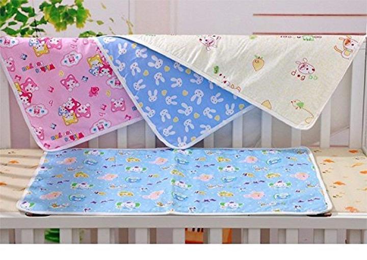 Mumlove%20Baby%20Urine%20Mat%20-%20Diaper%20Changing%20Mat%20-%20Waterproof%20Sheet%20-%20Cloth%20Changing%20Sheet%20(0-6%20Months)%20-%20Washable%20and%20Reusable%20-%20Image%203