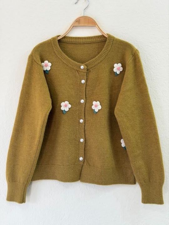 Women’s Floral White Flower Moti Round Button Wool Sweater / Cardigan ...