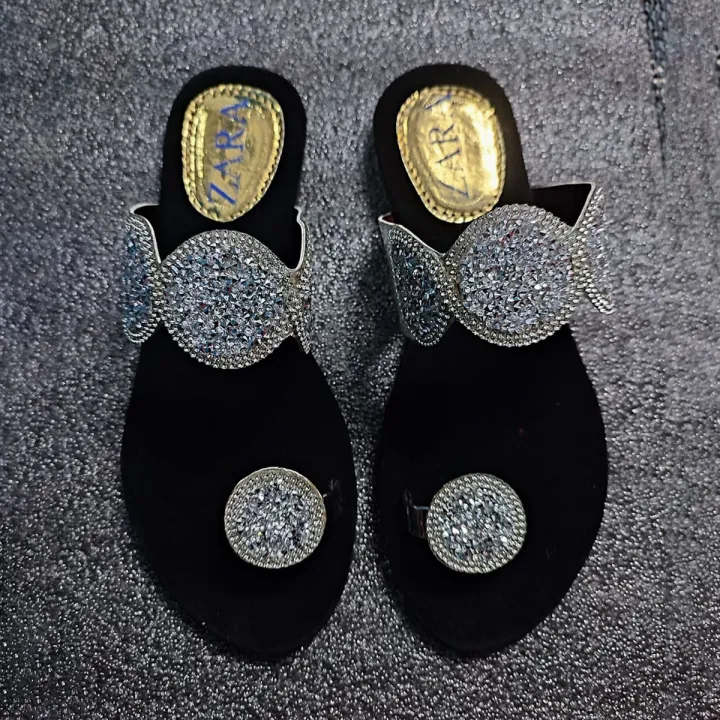 85 code Women’s Black Kolapuri Slippers