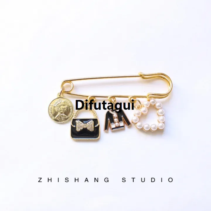 Difutagui%20Fashion%20brooches%20with%20cute%20thing%20small%20pin%20jacket%20sweater%20pin%20Original%20cardigan%20vintage%20pearl%20accessory%20with%20mini%20bag%20bottle%20brooch%20-%20Image%202