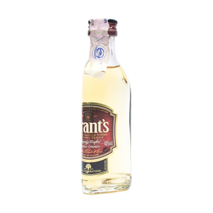 Grant's%20Family%20Reserve%20Scotch%20Whisky%20(50ml)%20-%20Image%203