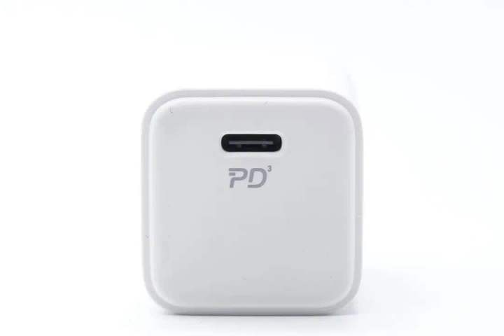 OnePlug Momax 30W Mini USB-C PD & Gan Charger