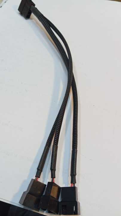 IDE%20CONNECTOR%204Pin%20PMW%20Fan%20Splitter%20Cable%20to%203Pin/4Pin%20PC%20Case%20Fan%20Sleeved%20Adapter%20Cable%201%20to%203%20PMW%20Fan%20Splitter%20Extension%20Power%20Cable%20Splitter%20Y%20Power%20Adapter%20Cable%20PC%20Computer%20Cooling%20Fan%20Wire%20Connector%20-%20Image%204