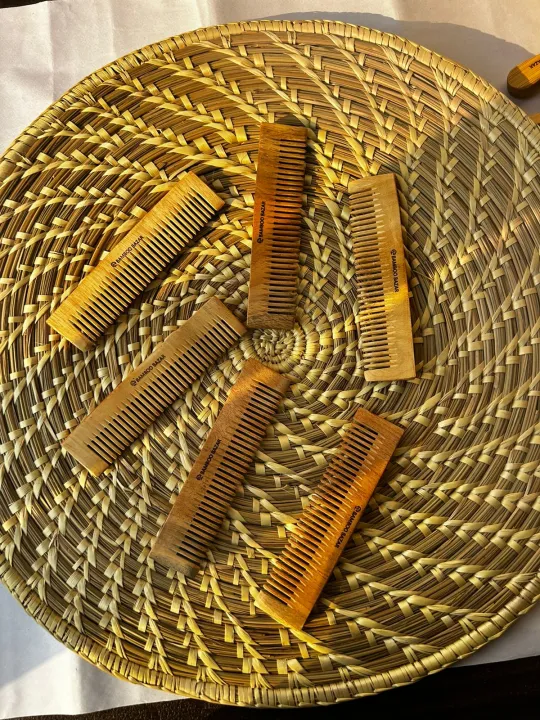 Small%20Neem%20Wood%20%20Pocket%20Comb%20(Cute%20and%20Small)%20-%20Image%204