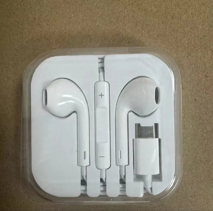 Type%20C%20Wired%20Earphone%20With%20Mic%20For%20All%20Type%20C%20Mobile%20Phone%20-%20Image%204