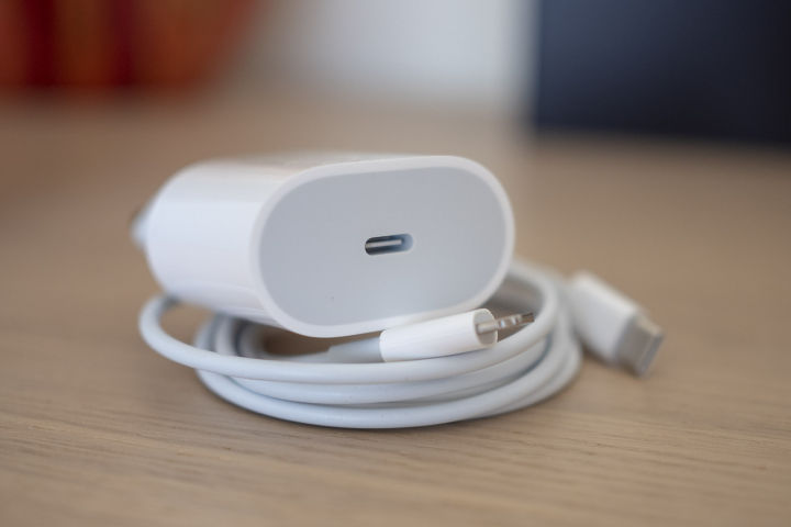 iPhone%2011%20Pro%20/%20Pro%20max%20Charger%20-%20Image%202