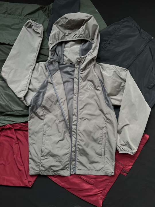 Lightweight%20Running%20Jacket%20for%20Men%20&%20Women%20%E2%80%93%20Water-Resistant%20Sports%20Jacket%20by%20Himalayan%20Outfits%20-%20Image%204