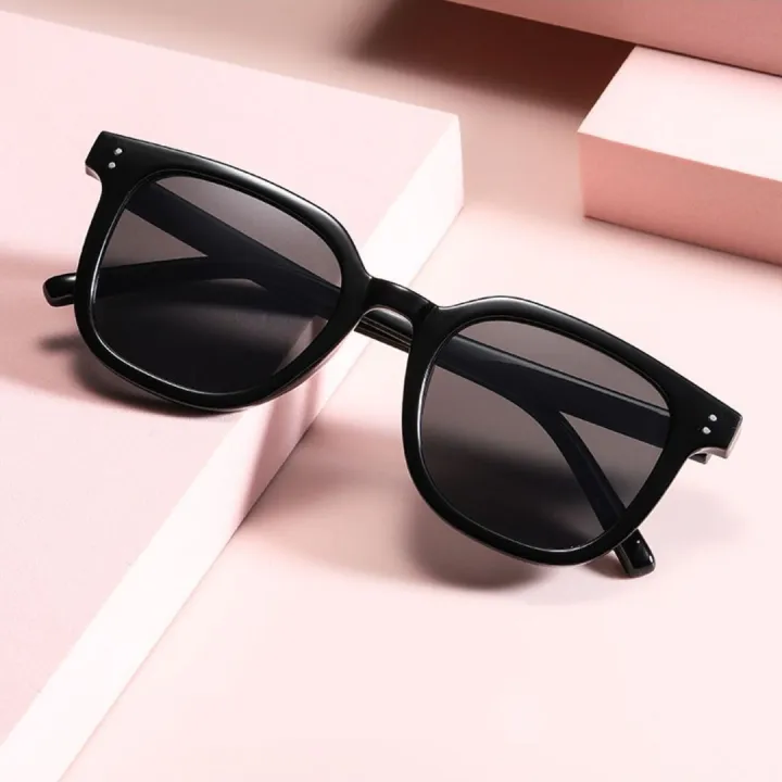 Matt%20Black%20Square%20Sunglasses%20For%20Women%20-%20Image%202