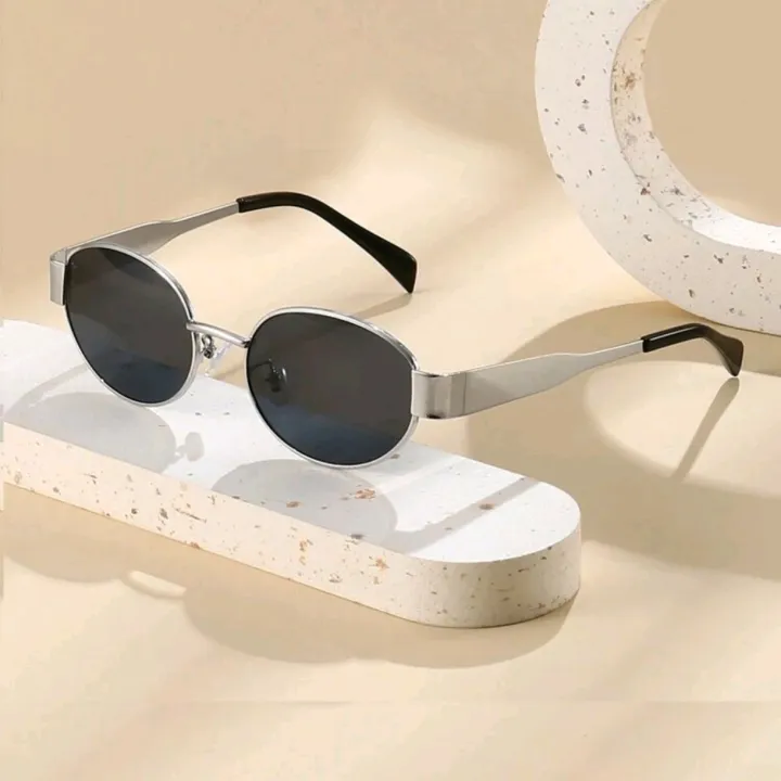 Zoo%20Shades%20Oval%20%20Size%20Square%20%20Golden%20Black%20Sunglasses%20For%20Women%20-%20Image%203