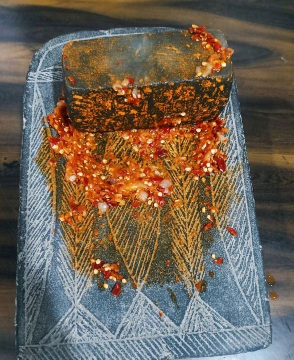 Rajasthani%20Red%20Stone%20Medium%20Sized%20Rectangular%20Silauto%20Lohoro%20%20Hand%20Crafted%20Sil%20Batta%20%20Flat%20Stone%20with%20Grinding%20Cylindrical%20Stone%20-%20Image%203