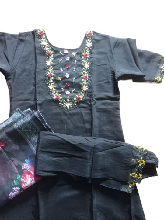 Black%20Fashion%20Kurtha%20Surwal%20Set%20For%20Women%20-%20Image%204