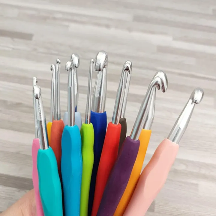 Crochet%20Hook%20Knitting%20Needle%201-9-12-14%20Piece%20Set%20With%20Rubber%20Handle%20&%20Aluminum%20Body%202MM%20TO%2010MM%20-%20Image%205