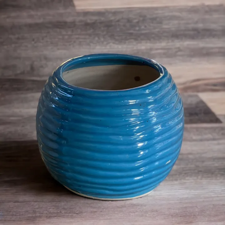 Round%20Ball%20Ceramic%20Planter%20/%204.5%20Inches%20Tall%20/%20Drainage%20Hole%20-%20Image%202