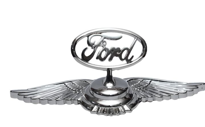 Ford%20Bonnet%20Logo%20With%20Wings%20For%20All%20Ford%20Cars%20-%20Image%203