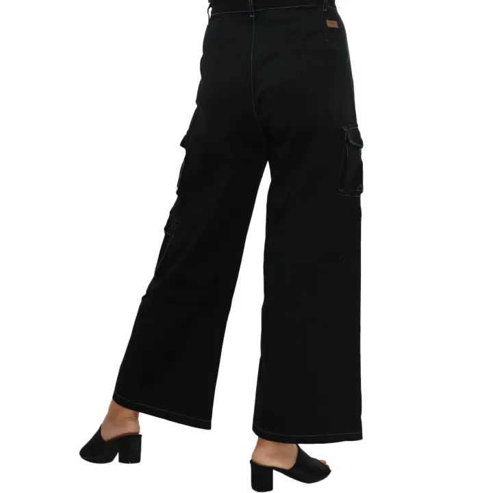 Black%20Cotton%20Side%20Pocket%20Design%20Cargo%20Pant%20For%20Women%20-%20Image%205