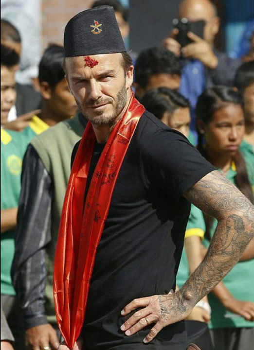 Bhadgaunle%20Topi/%20Kalo%20Dhaka%20Topi%20With%20Khukuri%20Cross%20Flag%20Lapel%20Pin%20For%20Men%20-%20Image%203