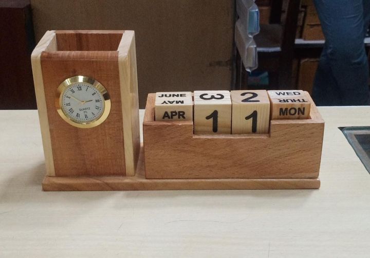Wooden Pen Holder with Extra Battery