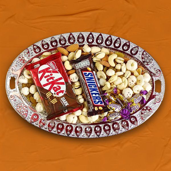 Mixed Dry Nuts With Chocolates In Ovel Tray