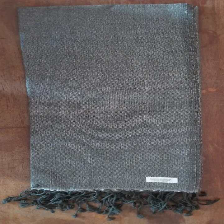 Charcoal%20Bamboo%20&%20Pashmina%20Stole%20-%20Image%204
