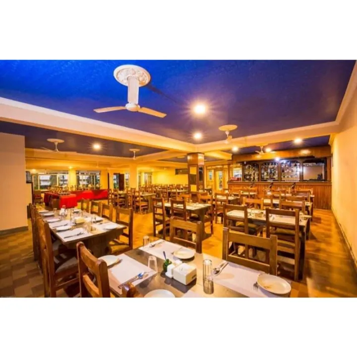 Hotel%20Royal%20Safari%20Sauraha%20Chitwan%20Suite%20Room%20-%20Image%203