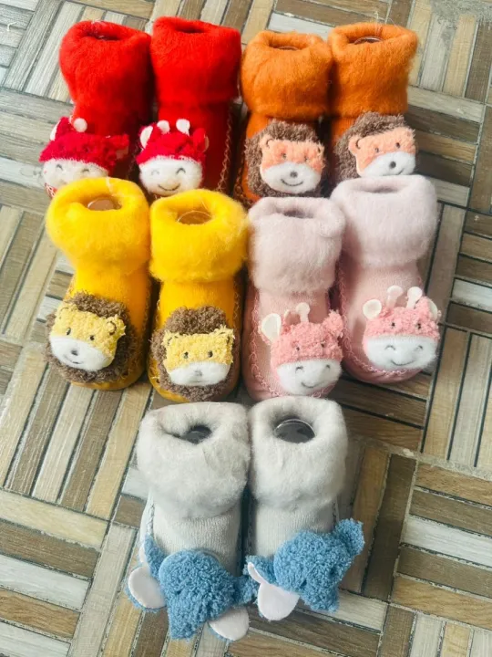 COZYKIDS%20-%20Baby%20Winter%20Slipper%20Socks%20Pre%20Walker%20Shoes%20With%20Anti%20Slip%20Grips%20-%20Image%202