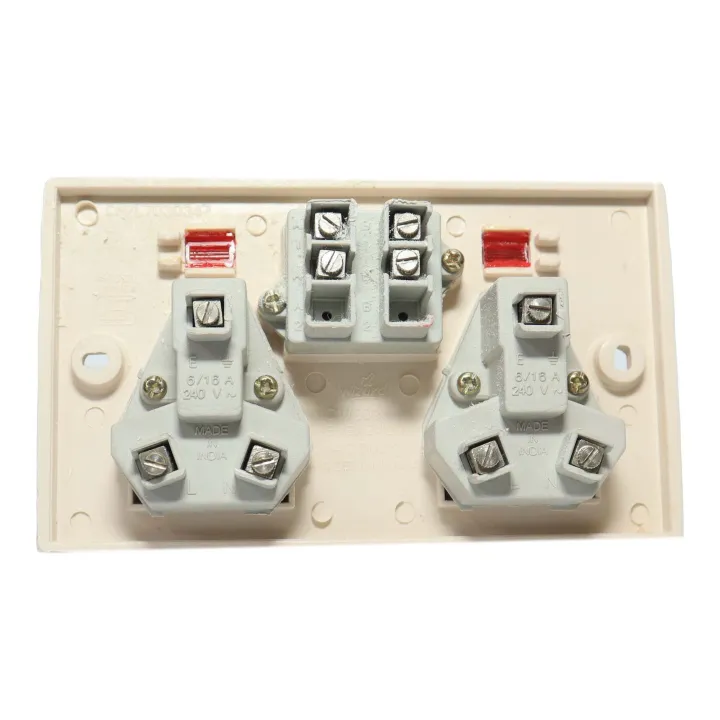 6A%203%20Pin%20Dual%20Switch%20Socket%20Shuttered%20With%20IND.%20-%20Image%203