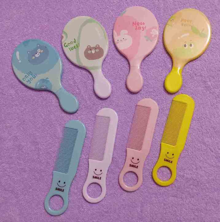 Handheld%20Fashionable%20Beauty%20Mirror%20With%20Comb%20(Color%20May%20Vary)%20-%20Image%203