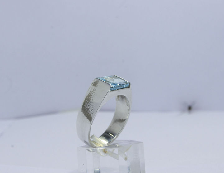 Silver%20Blue%20Topaz%20Ring%20-%20Image%204