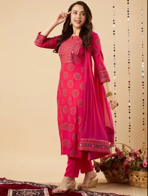 Women%20Cotton%20Blend%20Kurta%20Pant%20Dupatta%20Set%20-%20Image%207