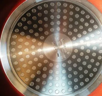 United%20Ucook%20%20Non%20-Stick%20Deep%20Kadhai%20240mm%20With%20Lid%20-%20Image%204