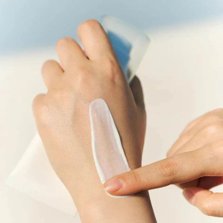 SKIN%201004%20%20Madagascar%20Centella%20Hyalu-Cica%20Water-Fit%20Sun%20Serum%20%5B50ml%5D%20By%20koreanbeautypoint%20-%20Image%203