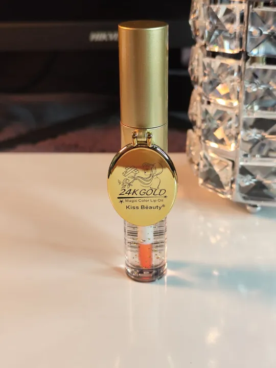 Kiss-Beauty%2024K%20Gold%20Magic%20Lip%20Gloss%20Oil%20Duo%20with%20Mirror%20-%20Image%207
