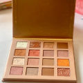 Bare Beauty Nude Eye shadow Palette. 