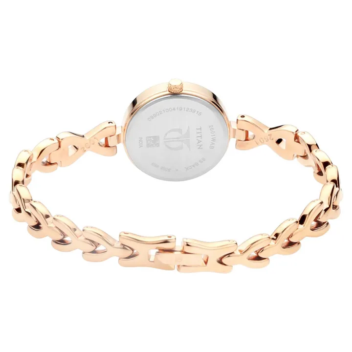 Titan%20%20%20Karishma%20Analog%20Silver%20Dial%20Women's%20Watch-2601Wm01%20-%20Image%204